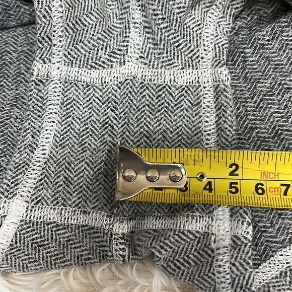 Lululemon athletica gray boogie shorts, without any tags, size 10 - Picture 14 of 16